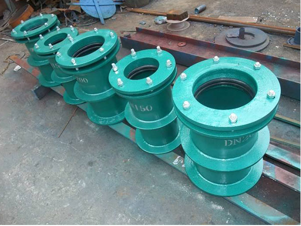 �������Է�ˮ�׹��m���ڹܵ�����̎�����ܹܵ����(d��ng)����s׃�εĽY(ji��)��(g��u)����